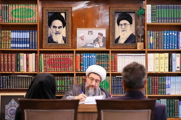 دیدار اقشار مختلف مردم با امام جمعه تبریز