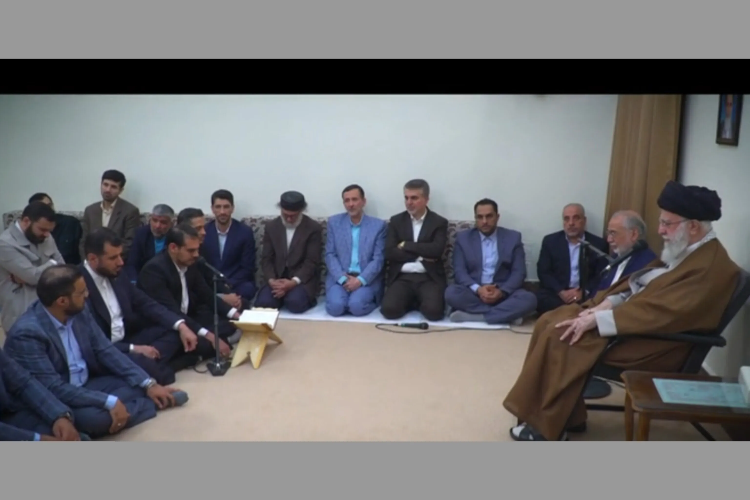 Natanggap ni Ayatollah Khamenei ang Kumboy na Quraniko sa Hajj ng Iran