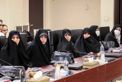 نشست مدیران مرکز امور قرآنی اوقاف با بانوان فعال قرآنی