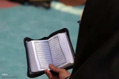آیین جزءخوانی قرآن کریم در جوار مقبره شهدای گمنام
