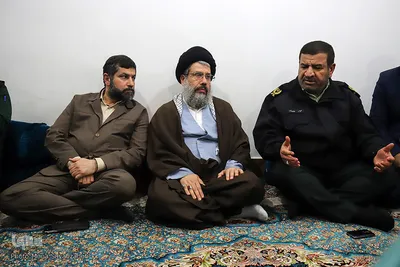 از سمت راست سردار عباس‌زاده، فرمانده نیروی انتظامی استان، حجت‌الاسلام سید محمد امام، امام جمعه شوش و غلامرضا شریعتی، استاندار خوزستان 