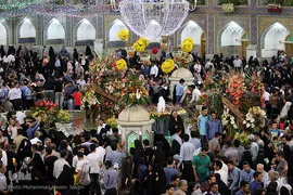 حرم مطهر رضوی در شب میلاد حضرت رضا(ع)