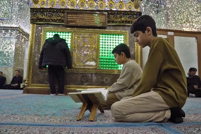محفل انس با قرآن کریم در آستان مقدس حضرت علی ابن حمزه(ع)