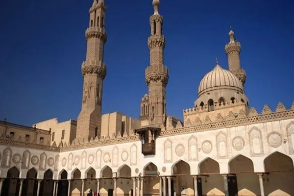 الأزهر يدين حرق مستوطنين نسخاً من المصحف في الخليل