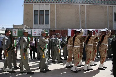 وداع شیرازی ها با محیط بانان شهید در حرم شاهچراغ(ع)‎‎