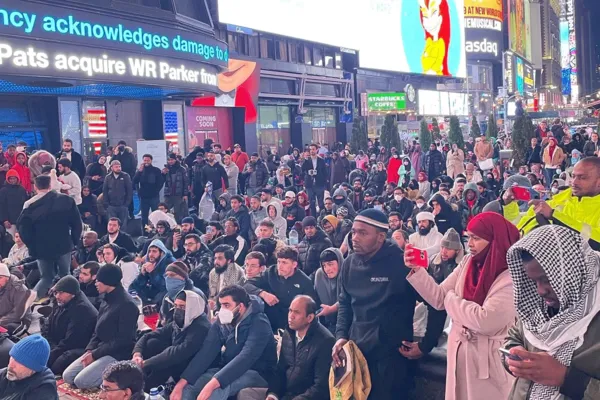 Muslims Break Fast, Hold Taraweeh Prayers at New York’s Times