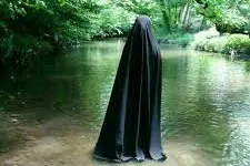 زینتی به محاق رفته در قاب تنگ زیبایی‌های گذرا