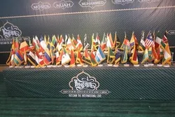 ایکنا رپورٹ/
«حسین، عالمی عشق»؛ غیر ملکی زائرین کا مرکز/ طلبا کی پرخلوص خدمت+تصاویر