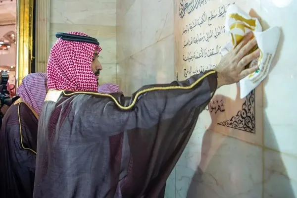 مراسم غسل الكعبة المشرفة + فيديو