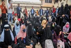 بھارت: پولیس نے باحجاب خواتین پر ڈنڈے برسادیے، ویڈیو وائرل
