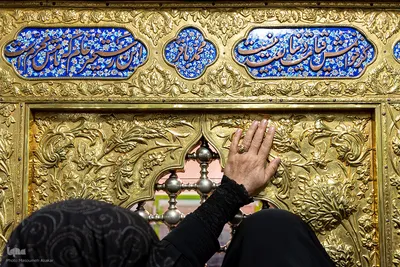 غبارروبی ضریح مطهر امامزاده حسن (ع)