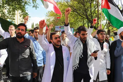 تجمع پرشور دانشگاهیان علوم پزشکی شیراز در محکومیت جنایات رژیم صهیونیستی‎