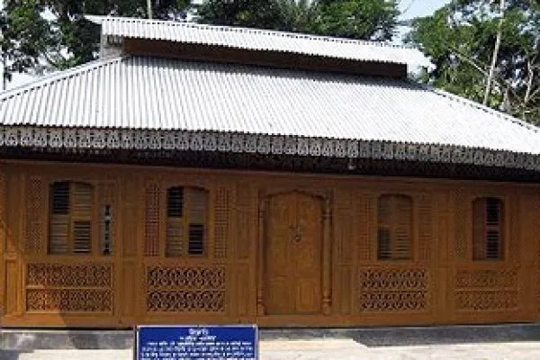 দক্ষিণ-পূর্ব এশিয়ায় অনন্য নিদর্শন, ১৯১৩ সালে পিরোজপুরে কাঠের তৈরি দৃষ্টিনন্দন মমিন মসজিদ