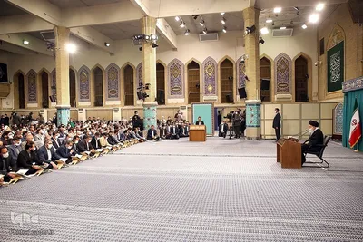 Koranrezitation im Beisein von Imam Chamenei