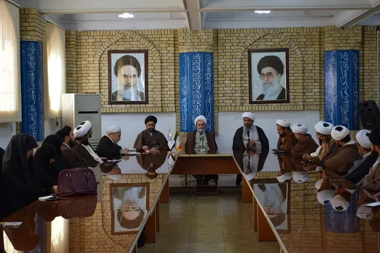 مبلغان راهنمای جامعه در امر دین هستند