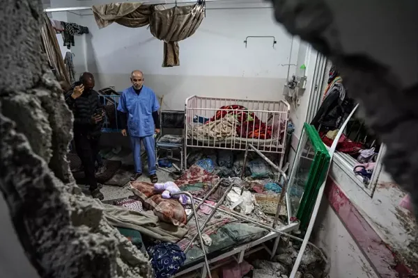 Israel mostrando sua intenção genocida ao destruir o sistema de saúde de Gaza