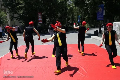 نمایش خیابانی «این کجا و آن کجا» 