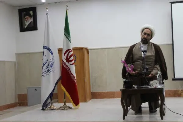 مستکبران عالم به‌دنبال ضعیف کردن کشورهای مسلمان‌اند
