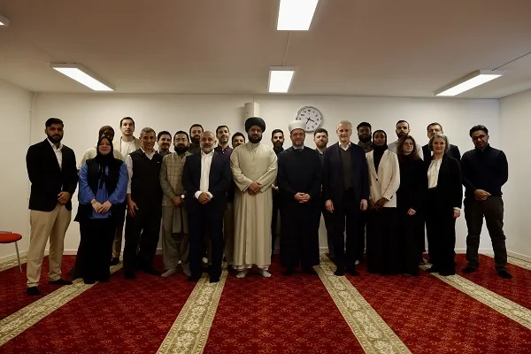 رئيس وزراء النرويج يزور المشيخة الإسلامية للبوشناق ويبحث قضايا الحوار