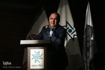محمد خدادی، معاون مطبوعاتی وزارت فرهنگ و ارشاد اسلامی در سومین دوره اعطای نشان عکس سال مطبوعاتی