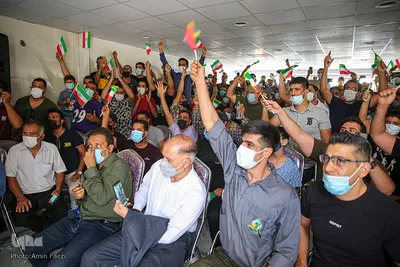 شادی شیرازی ها در مقابل منزل محمدرضا گرایی