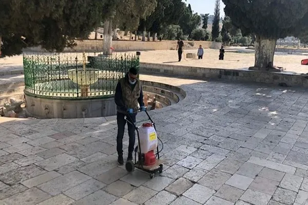 تواصل أعمال التنظيف والتعقيم بالمسجد الأقصى استعداداً لفتحه