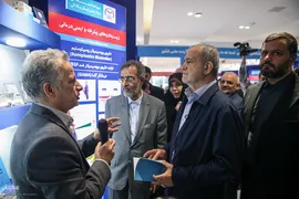بازدید رئیس‌جمهور از نمایشگاه دستاوردهای جهاددانشگاهی
