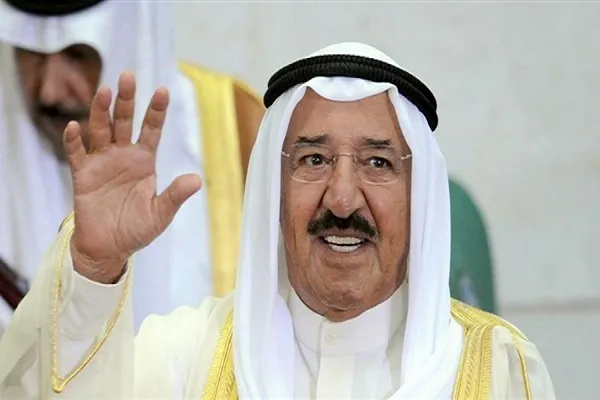 أمير الكويت يعزى الرئيس الإيراني فى ضحايا الزلزال
