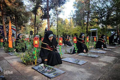 مراسم غبار روبی گلزار شهدای بهشت زهراء توسط بسیجیان
