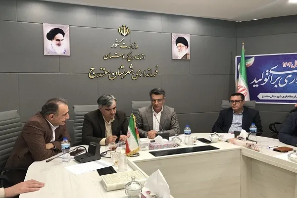 تکریم کارمندان و بازنشستگان از اولویت‌های استانداری کردستان است