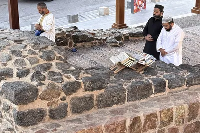 مسجد الفسخ و شکاف کوه اُحد؛ دو یادگار از نبرد احد