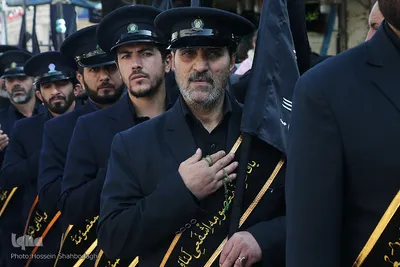 ⁨دسته خادمان حضرت معصومه(س) در روز شهادت امام رضا⁩(ع)