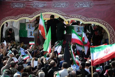 تشییع پیکر دریابان شهید «علیرضا تنگسیری» در میدان انقلاب