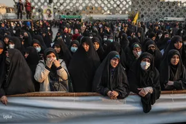 بدرقه شهدای مدافع حرم در میدان امام حسین(ع)