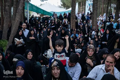 مراسم دعای عرفه در گلستان شهدای اصفهان