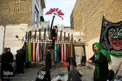 مراسم سنتی شال و پر کردن علم تاریخی طیب
