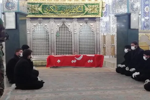طواف پیکر «انیس نقاش» در حرم حضرت زینب(س) + فیلم