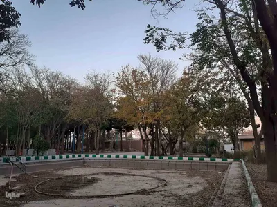 پاییز برگ ریز در مجموعه تاریخی بقعه شیخ شهاب الدین اهری