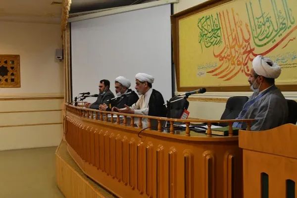 طلاب باید از تاریخ اسلام آگاهی داشته باشند