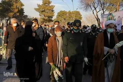 عطر افشانی و گلباران قبور مطهر شهدا - اصفهان