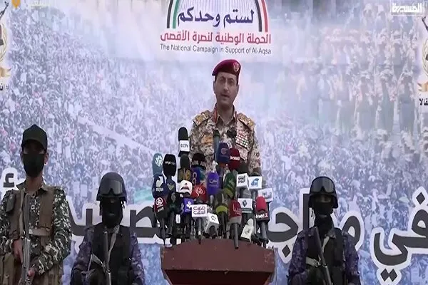 Yemen: İlk kez ABD uçak gemisi “Vinson” hedef alındı