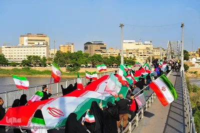 زنجیره انسانی در محکومیت تهدیدات حمله به پل‌ها و نیروگاه‌ها در اهواز