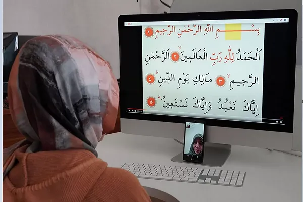 İnternet, televizyon ve radyodan Kur'an takip etmekle mukabele olur mu?