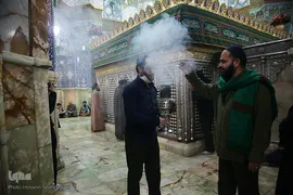 ضدعفونی کردن ضریح مطهر و رواق های حرم حضرت معصومه(س)