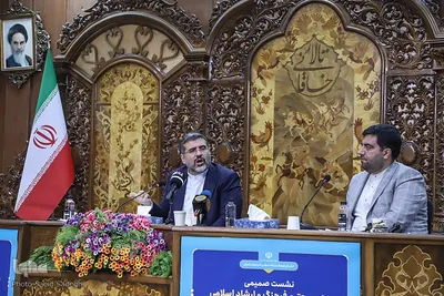 نشست وزیر ارشاد با اصحاب رسانه در آذربایجان شرقی‎