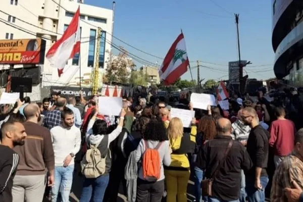 تظاهرات مردم لبنان مقابل سفارت آمریکا در بیروت