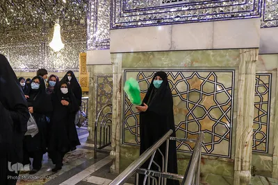راهنمایی به بخش‌های مختلف حرم و پاسخ به سئولات زائران بخش دیگر فعالیت‌های خدام این بارگاه ملکوتی است.