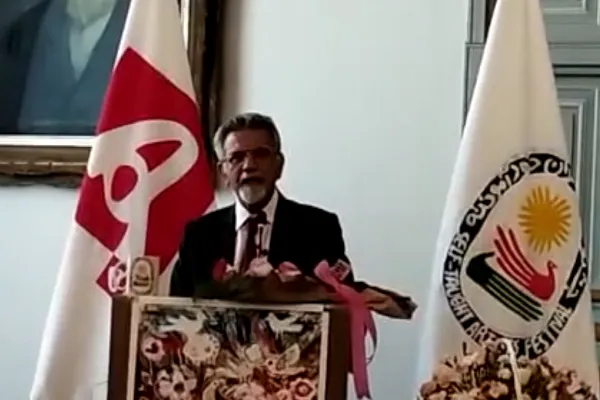 هنر از نژاد و سیم و زر برتر است