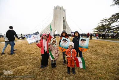 پایه کار انقلاب اسلامی ایران هستیم
