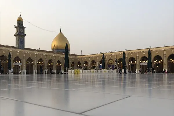 بالصور.. الآلاف يؤدون صلاة الجمعة في مسجد الكوفة بالنجف